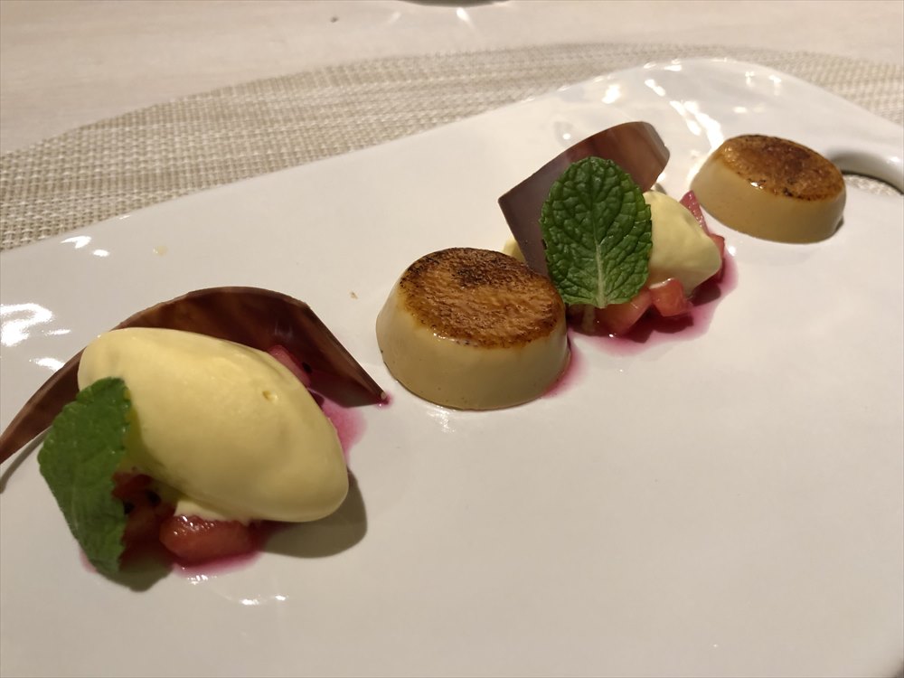 イラフSUIラグジュアリーコレクションホテル沖縄宮古の宮古島たけはら養蜂場蜂蜜のブリュレ 南国フルーツのマチェドニアとともに
