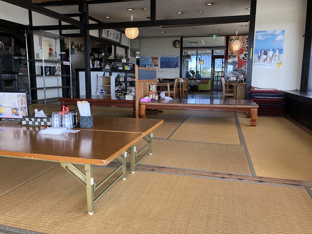 伊良部島のレストラン入江の内観1