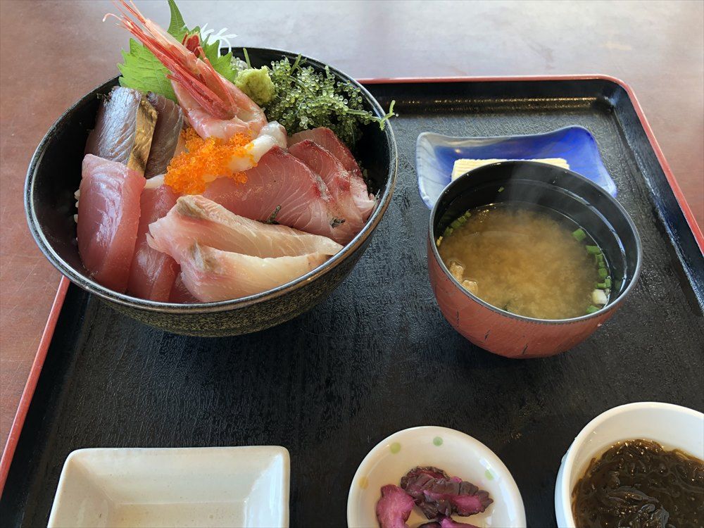 伊良部島のレストラン入江の海鮮丼1