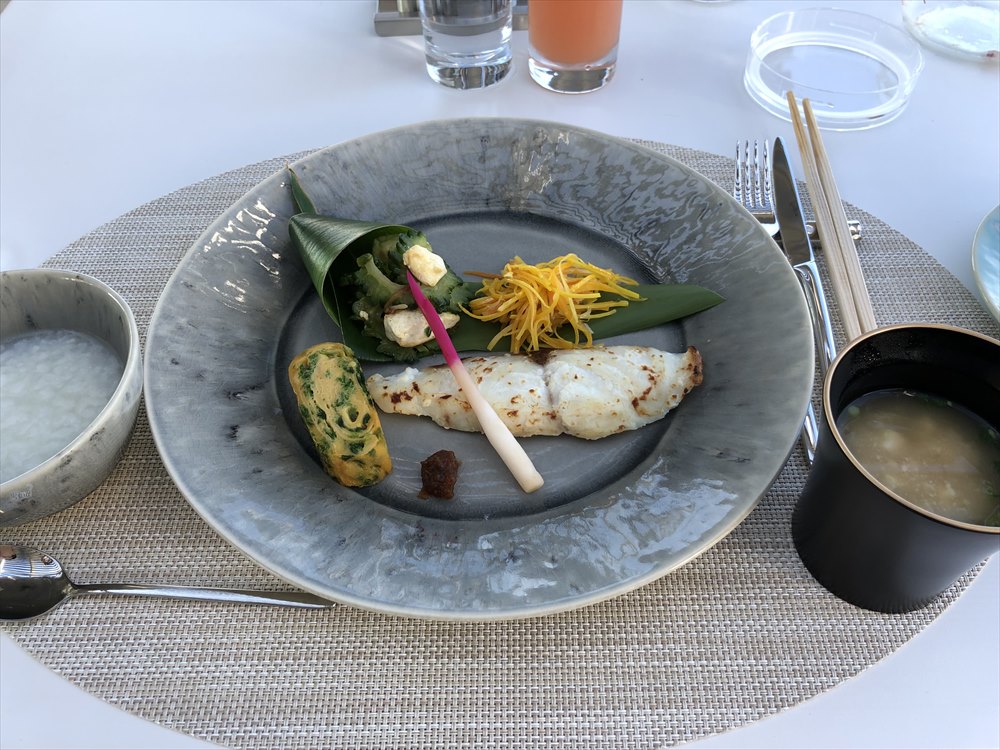 イラフSUIラグジュアリーコレクションホテル沖縄宮古のTIN'INの朝食の和食プレート1