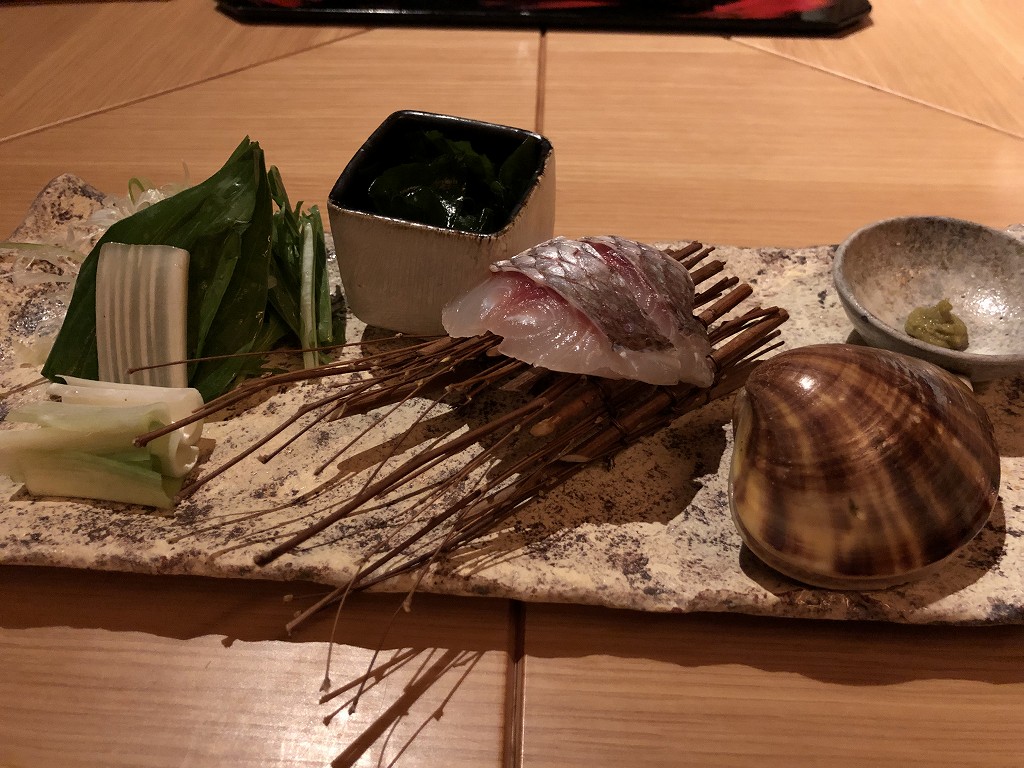 アマネムのダイニングの椀物のはまぐりと鯛