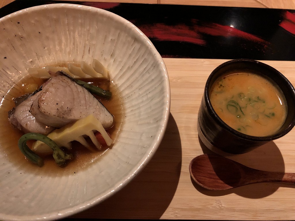 アマネムのダイニングのサワラの炭火焼きと伊勢海老フラン