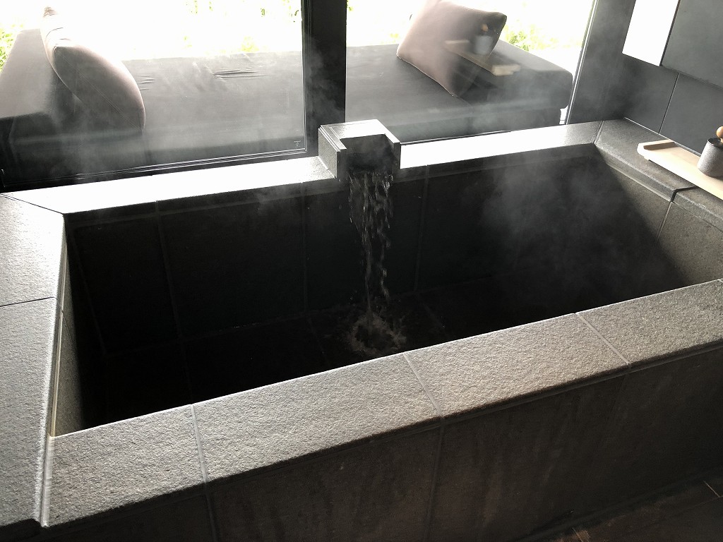 アマネムのナギスイートの天然温泉の風呂2