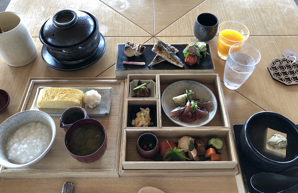 アマネムの和箱朝食の全体像
