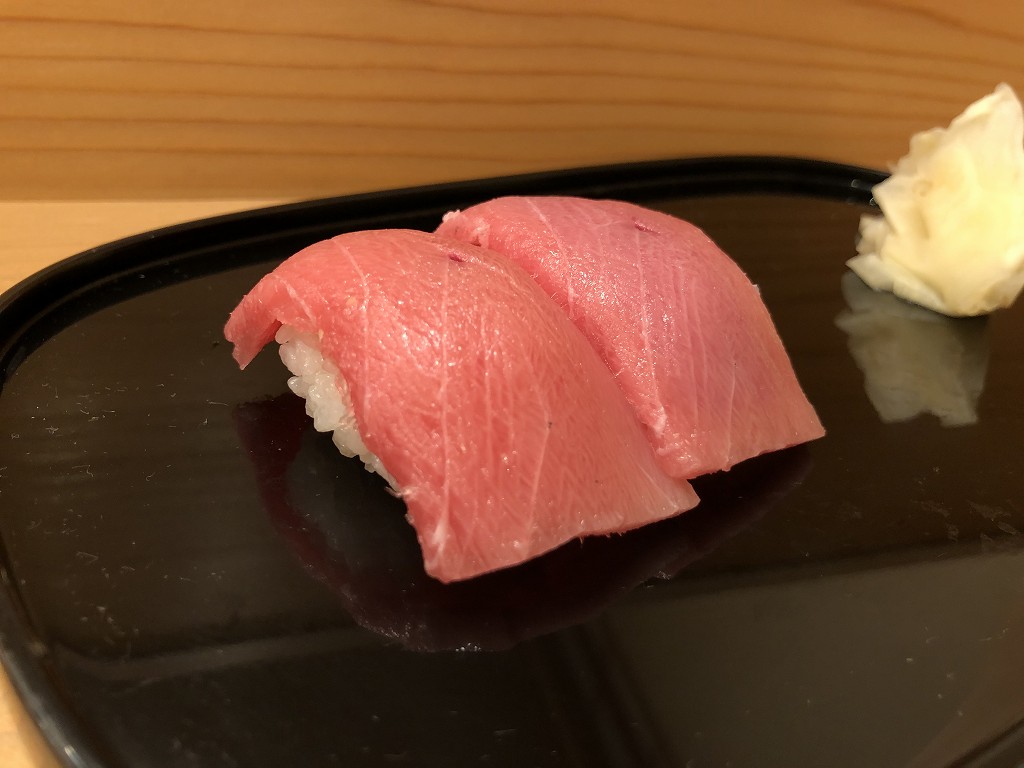 磐田の寿司好の中トロの握り