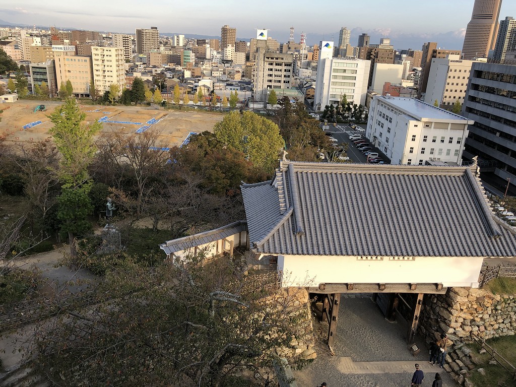 浜松城の天守門と二の丸跡
