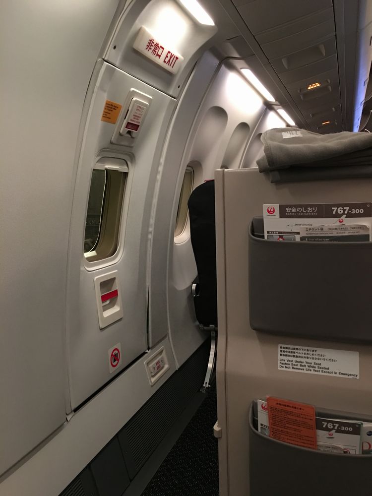 JAL286便の非常口席