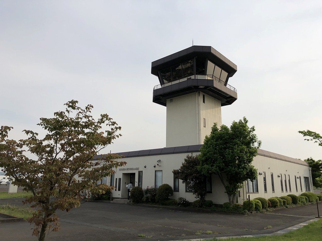 調布飛行場の管制塔