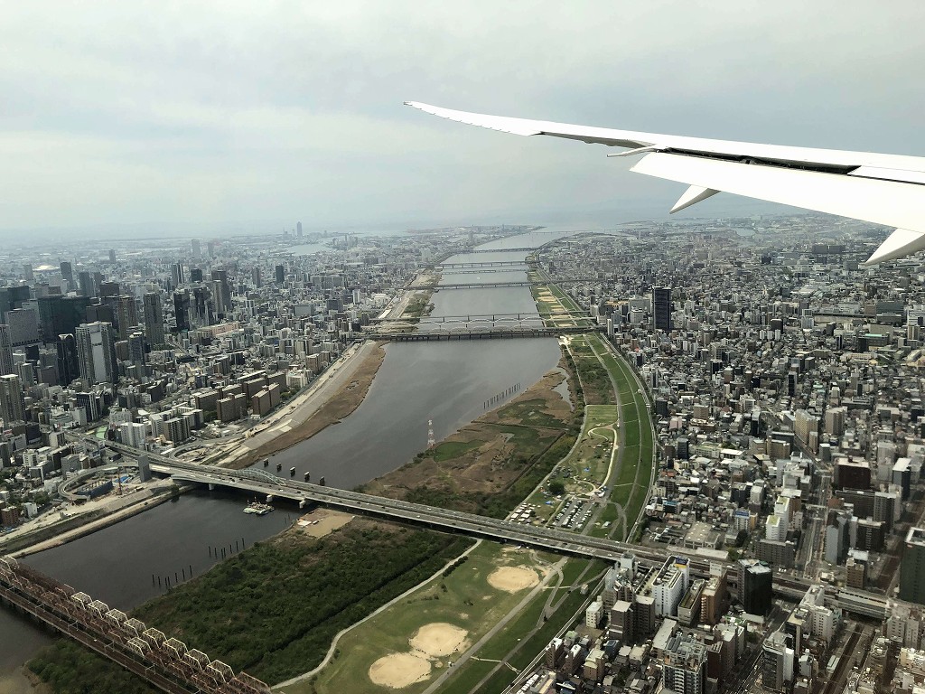 JAL113便から淀川と十三