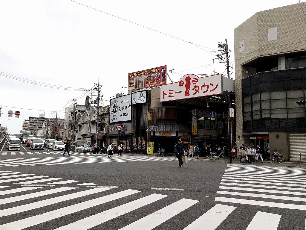 十三駅前の大通り