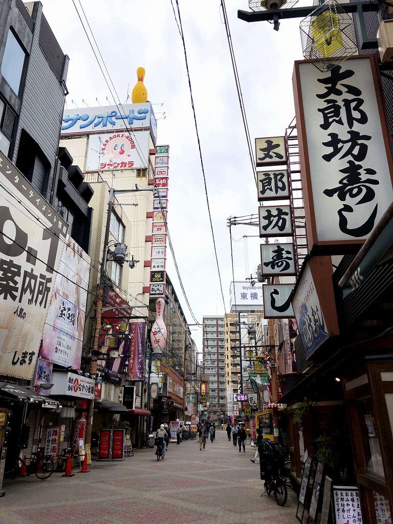 十三のねぎ焼 やまもとのある通り