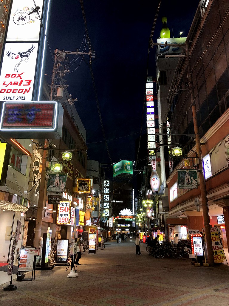 十三の夜の栄町商店街