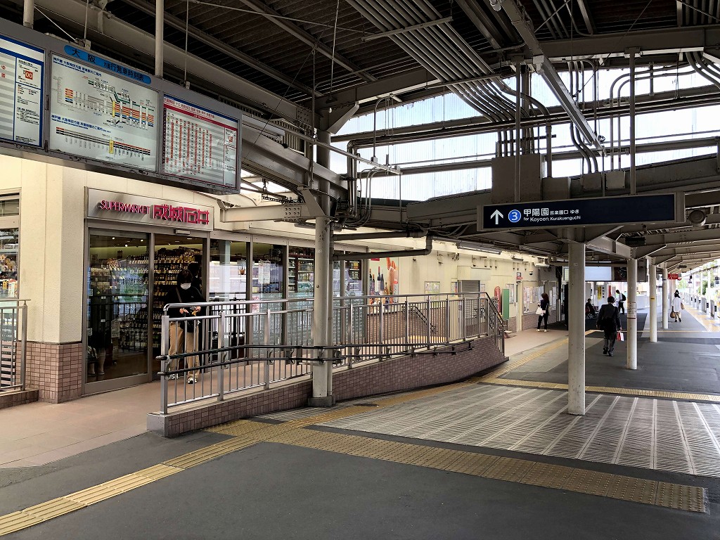 夙川駅の阪急甲陽線ホーム