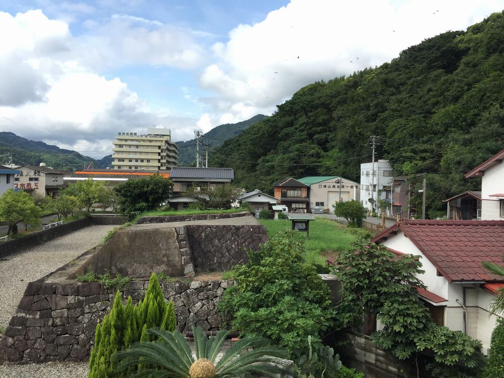 宇和島市立歴史資料館の2階から見た樺崎砲台