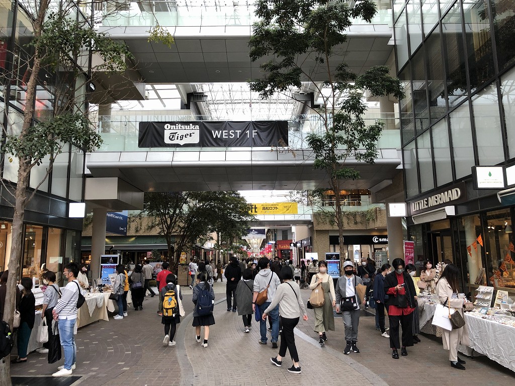 丸亀町グリーンの人出