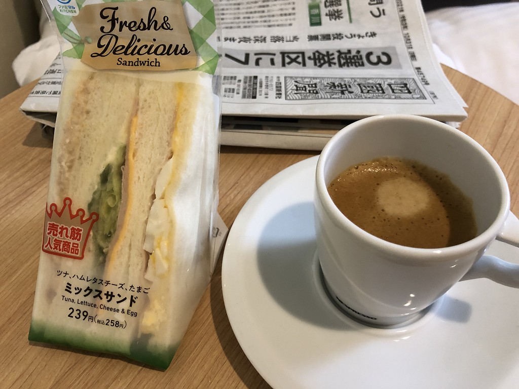WeBase高松でサンドイッチの朝食