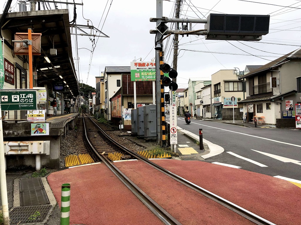 江ノ電の腰越駅近くの線路2