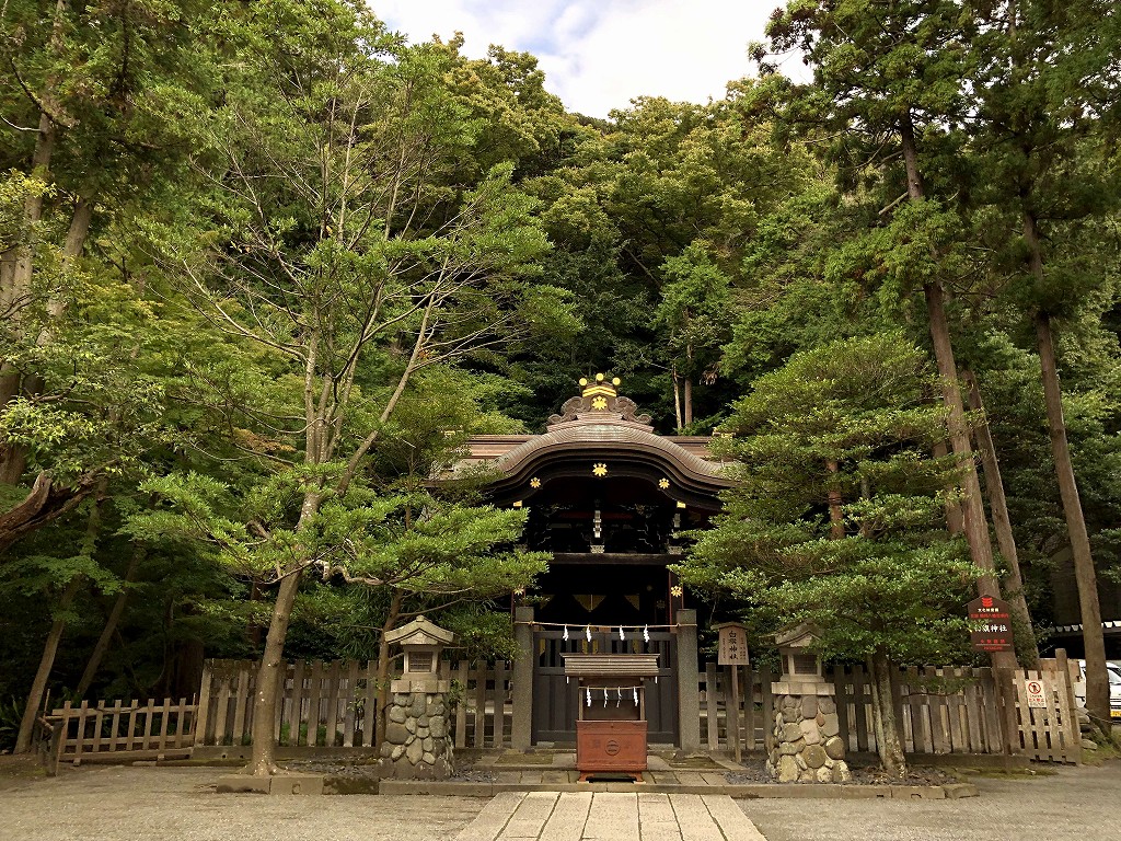 鶴岡八幡宮の近くの白旗神社
