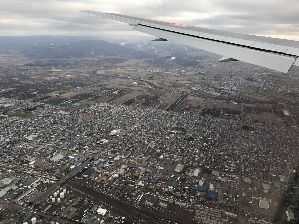 旭川市上空で右にUターンするANA4783便