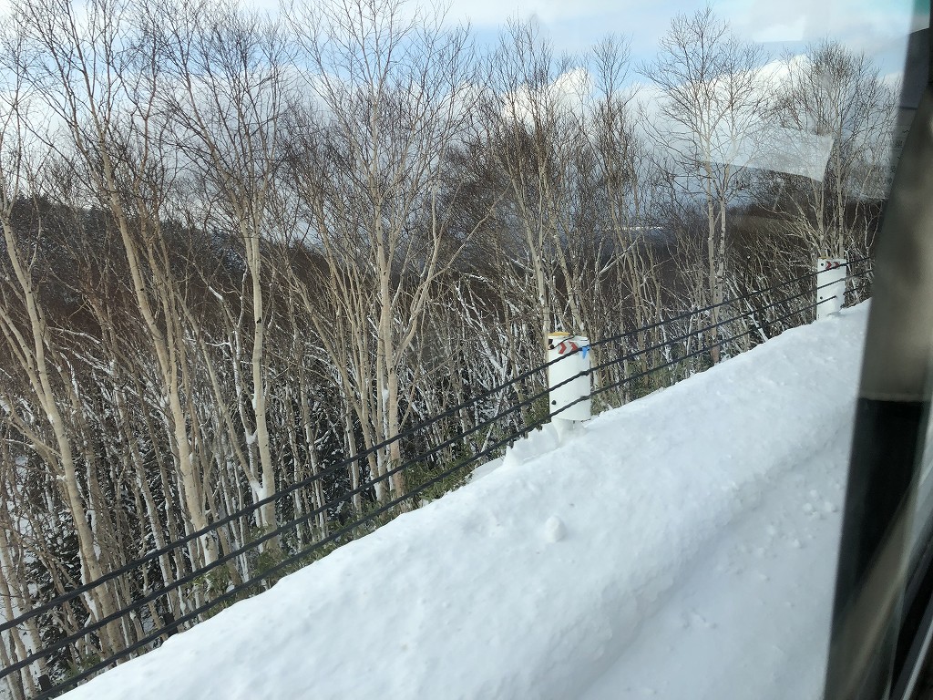 上富良野町営バスの十勝岳線の積雪具合3