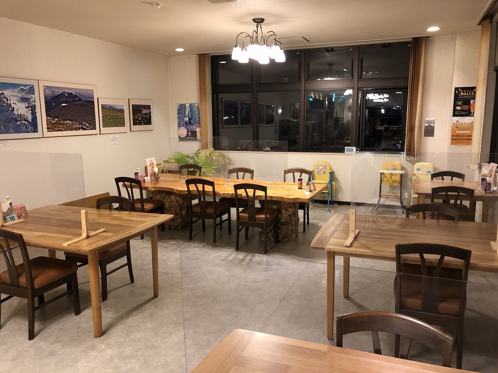 十勝岳温泉 湯元 凌雲閣の晩飯会場