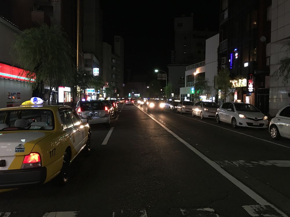 片町のタクシーと代行の列