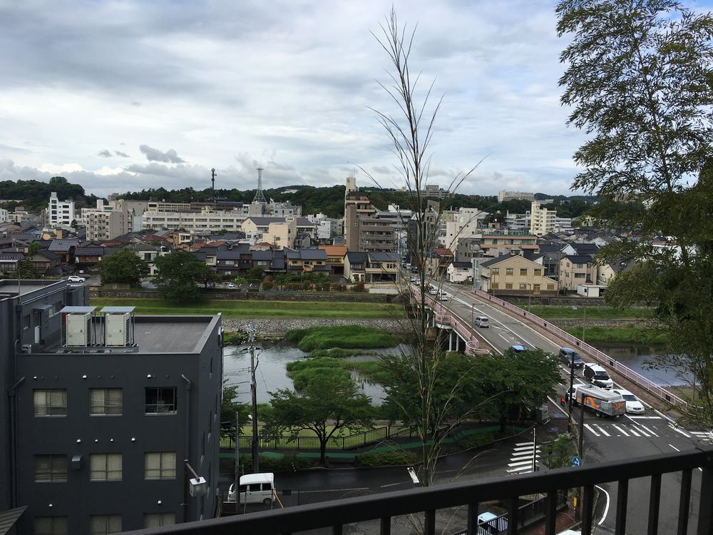 金沢のW坂から小立野台地方面