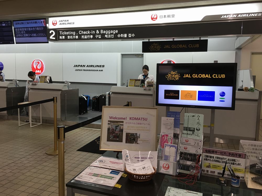 小松空港のJGCカウンター