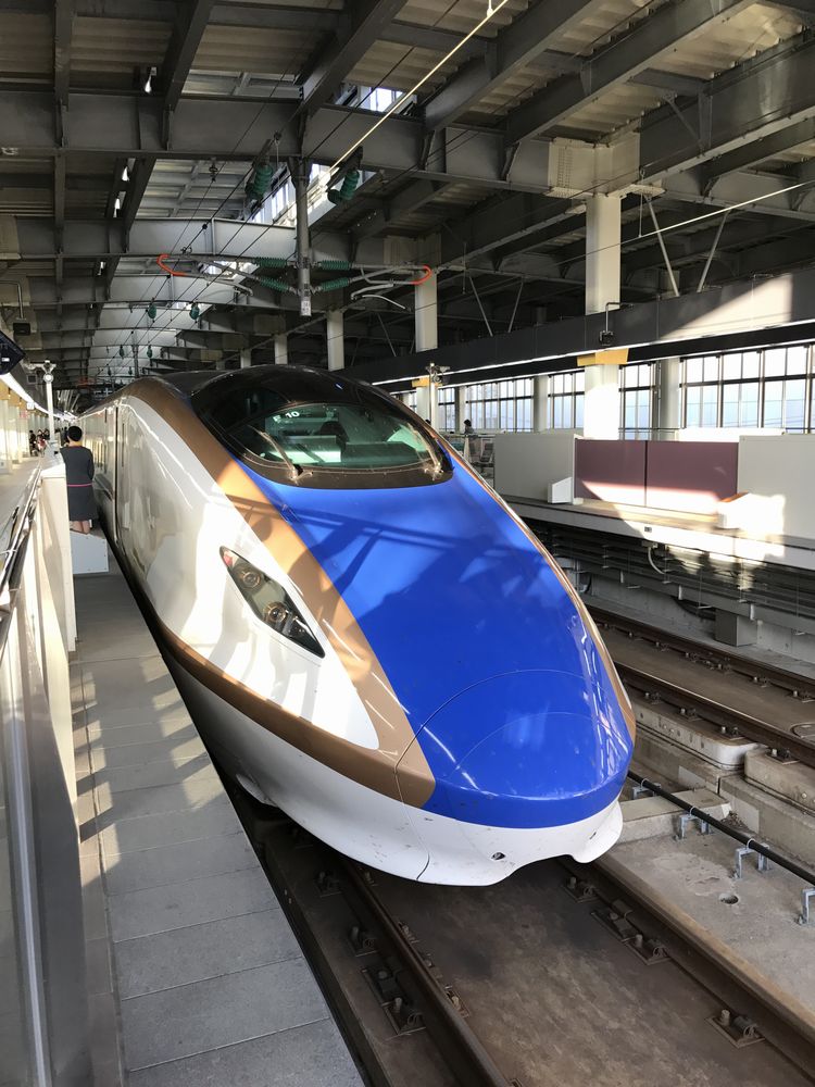 金沢駅に停車中のかがやき510号