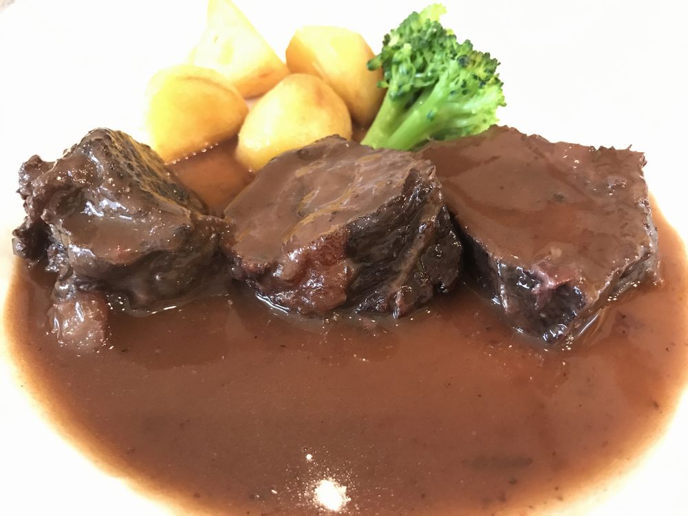 金沢のNODUS（ノードゥス）の牛頬肉の赤ワイン煮