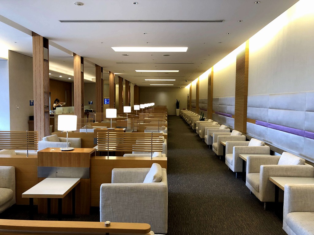 無人の成田のチャイナエアラインラウンジ