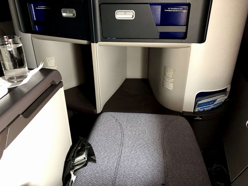 チャイナエアラインのA321neo機材のフルフラット1