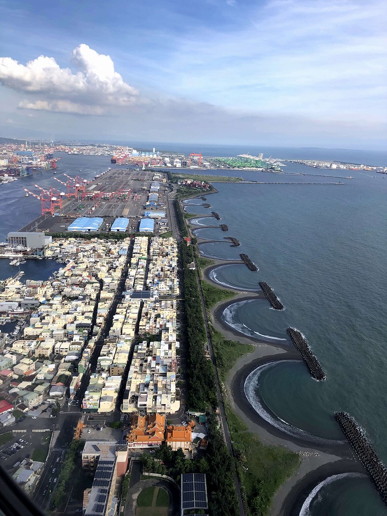 チャイナエアライン103便から見た高雄港1