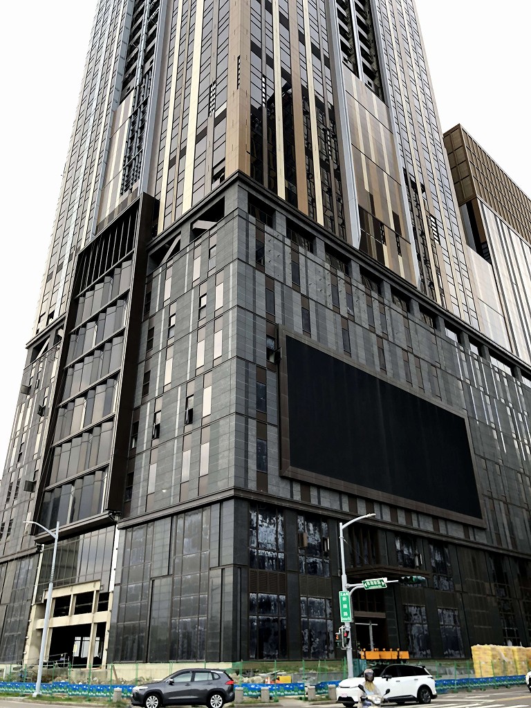 高雄マリオットの隣に建設中に高層ビル