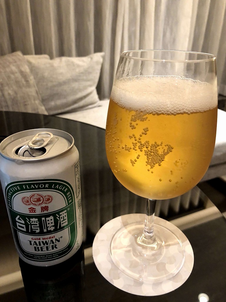 高雄マリオットホテルで台湾ビール2