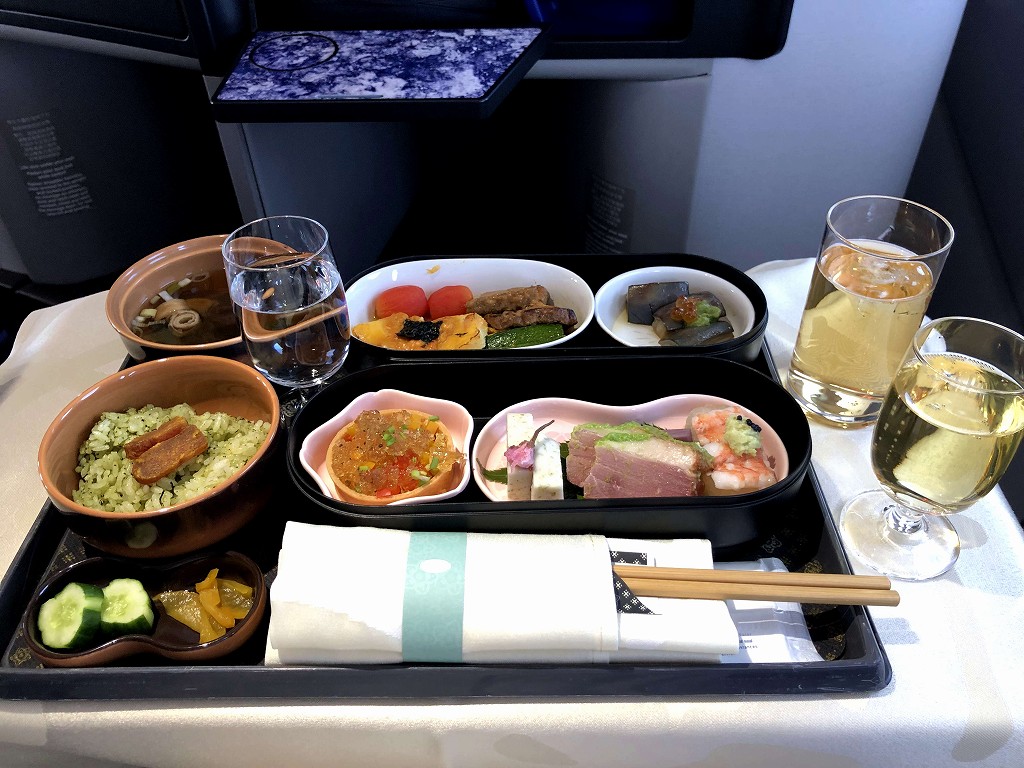 チャイナエアラインCI126便のビジネスクラスの和食の機内食1