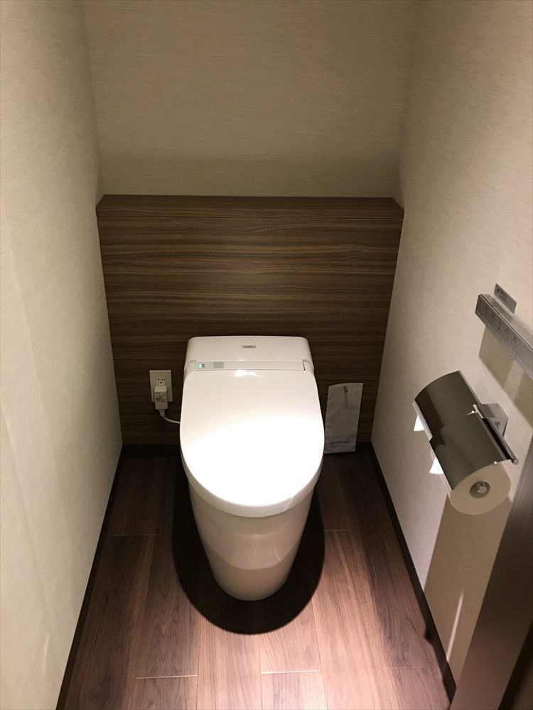 軽井沢マリオットホテルの温泉ビューバス付プレミアルームのトイレ