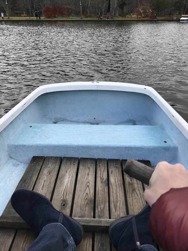 塩沢湖でローボート