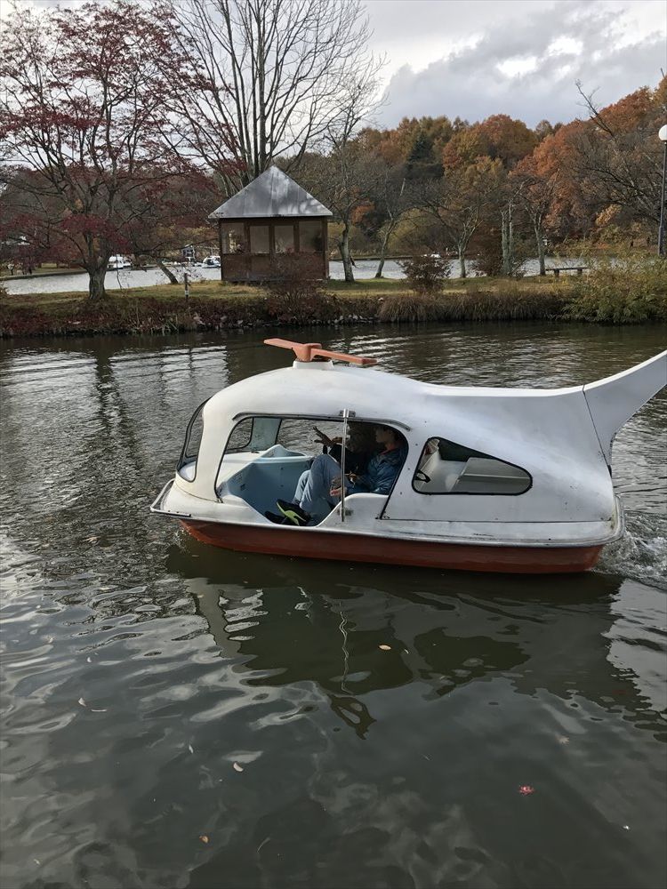 塩沢湖でペダルボート