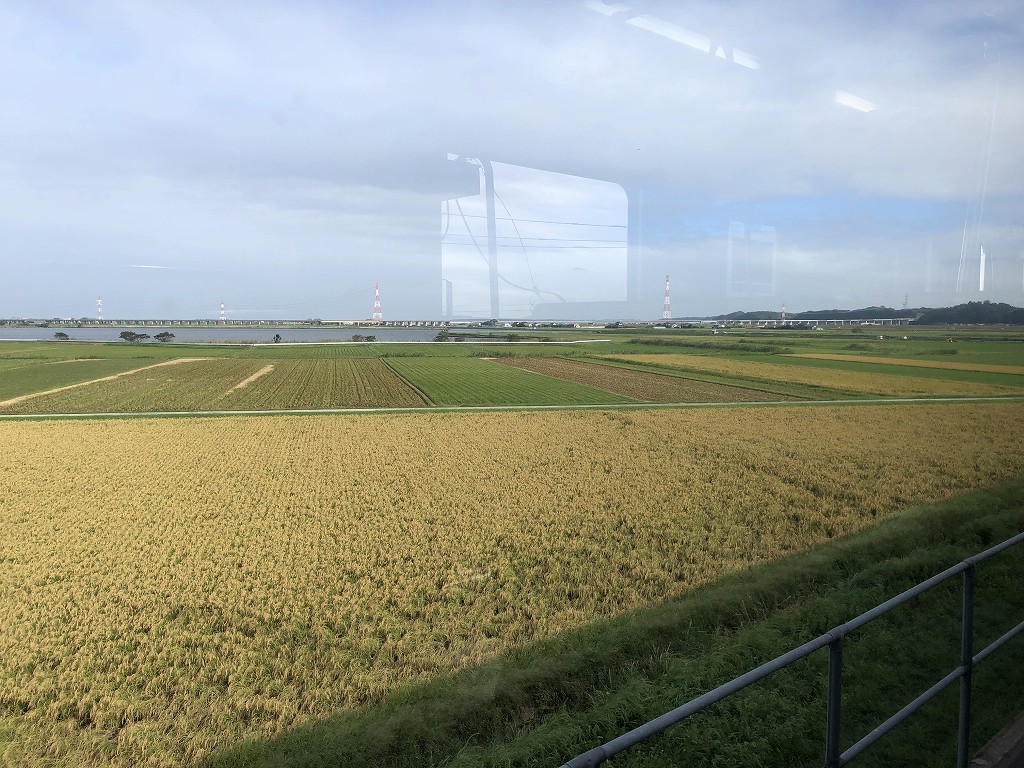 鹿島線の車窓から田園地帯