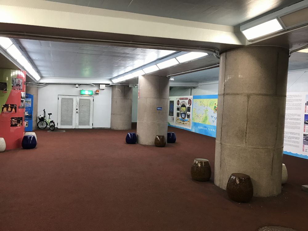 関門トンネル人道入口の踊り場