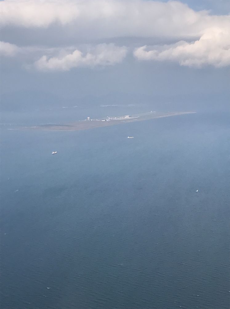 飛行機から見た北九州空港
