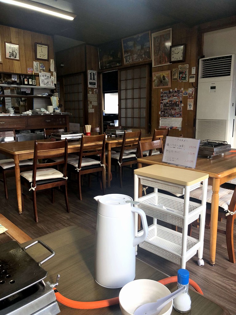 杵築の食道園(錦城店)の店内