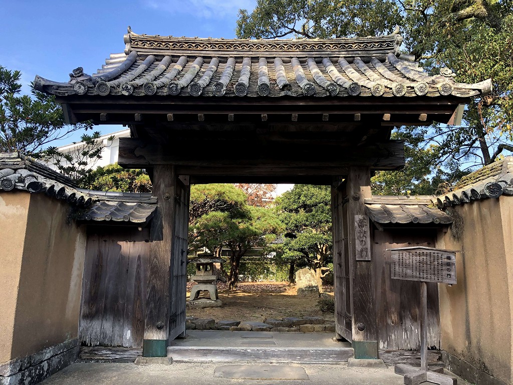 杵築の藩校「学習館」の御成門