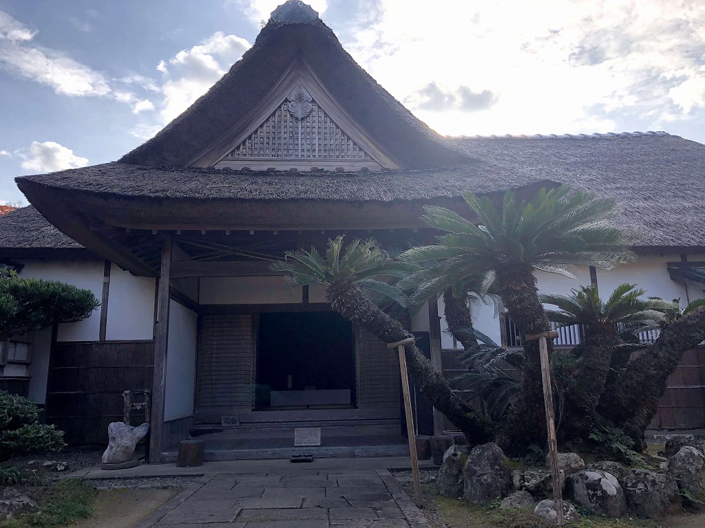 杵築の大原家住宅の茅葺の屋根
