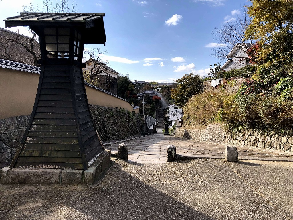 酢屋の坂上から