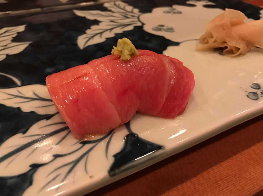 代々木上原の「鮨 廣金」のトロ