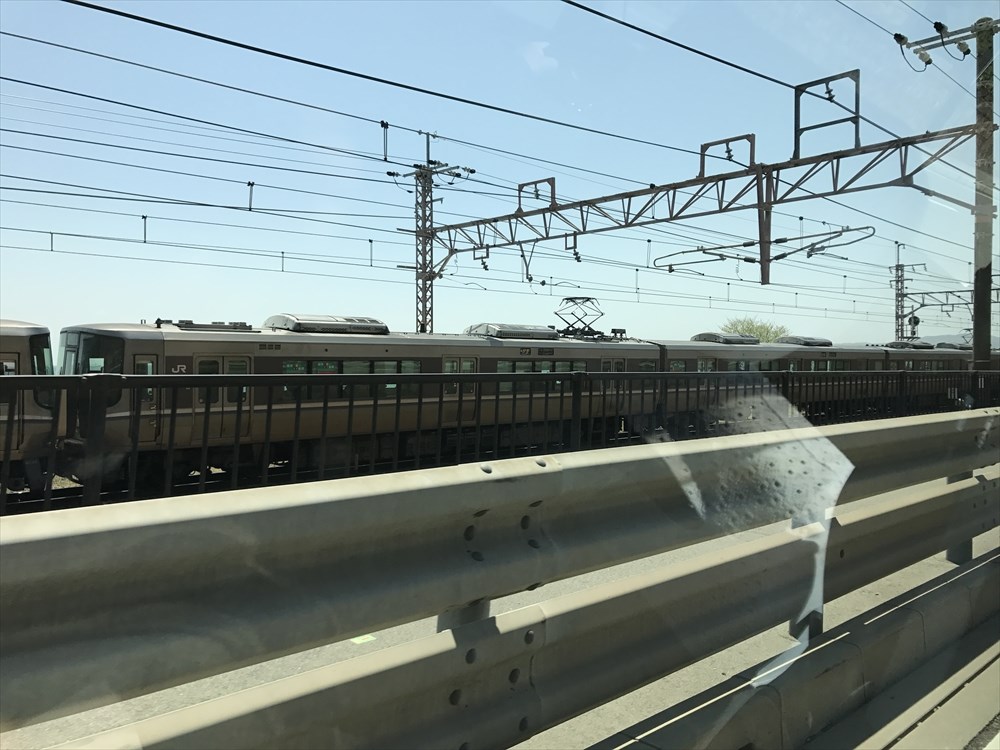 山陽電車と並行