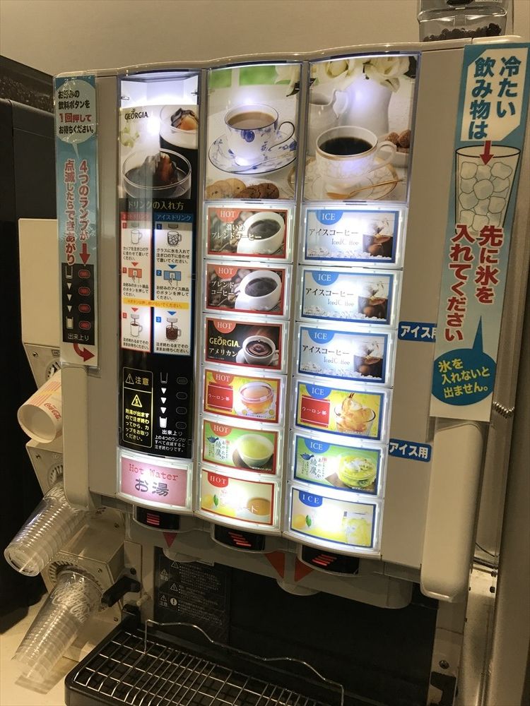 神戸空港のラウンジ神戸のフリードリンク2