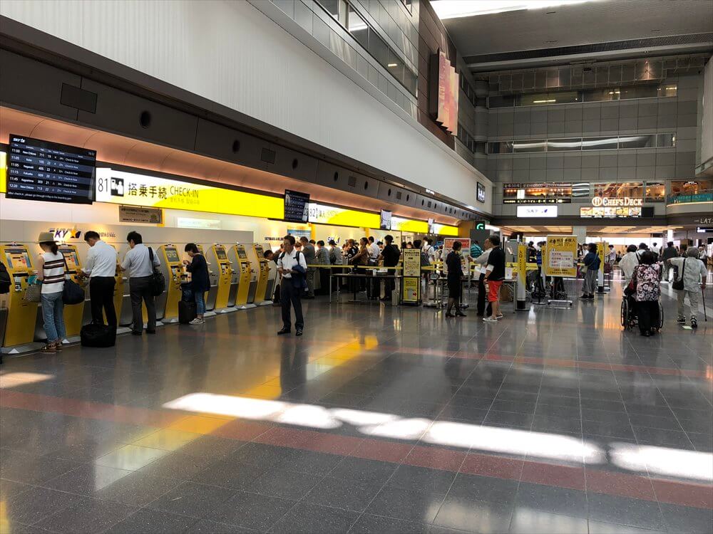 羽田空港のスカイマークの自動チェックイン機1